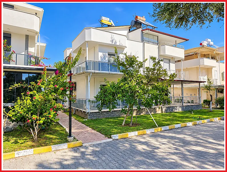Didim Altınkum Öntur Sitesinde Park Cepheli 3+1 Satılık Tripleks Villa