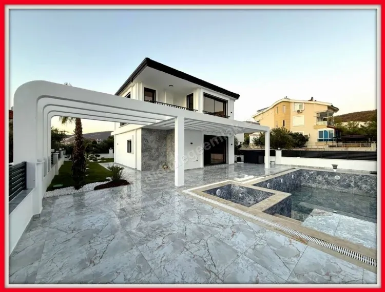Didim Akbükde Satılık 4+1 Tam Müstakil Villa