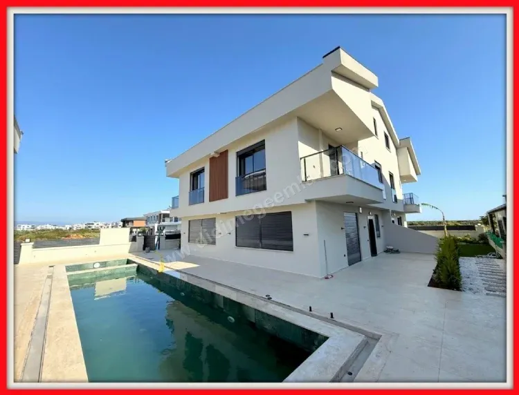 Didim'de Satılık Site İçerisinde 3+1 Villa