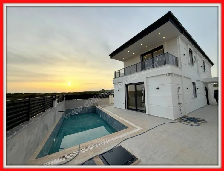 Didim'de Satılık Tam Müstakil Havuzlu Villa