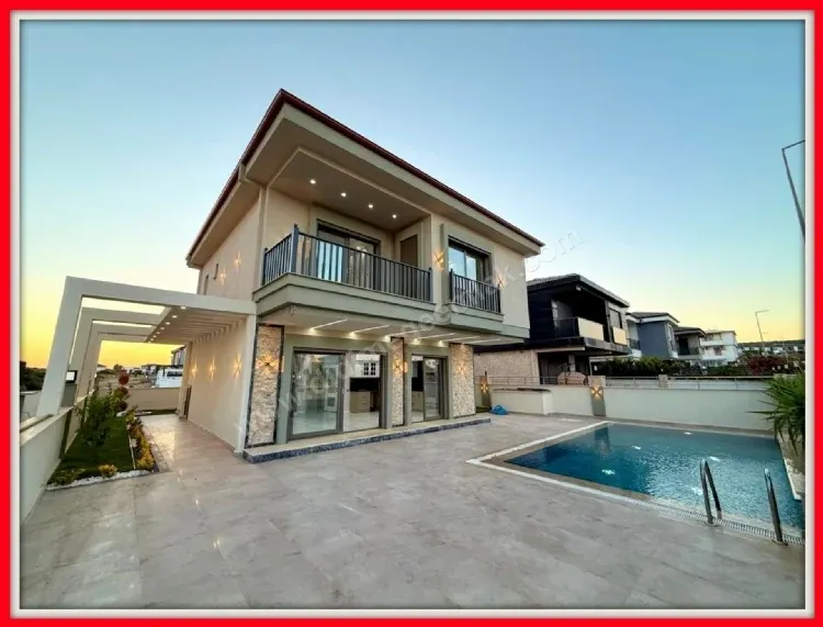 Didim'de 300 M2 Arsa İçerisinde Satılık 4+1 Villa