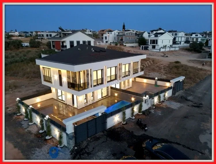 Didim'de Satılık Havuzlu Otoparklı 3+1 Villa