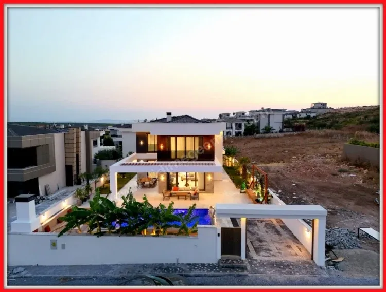 Didim'de Satılık Full Eşyalı, Havuzlu, Otoparklı 4+1 Villa